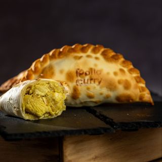 Empanada De Pollo al Curry (1 Ud.)