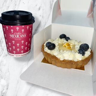 Café La Mexicana y tartaleta de limón