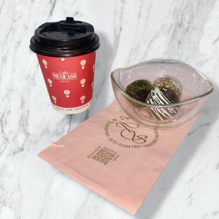 Café La Mexicana y trío de trufas