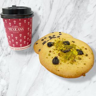 Café La Mexicana y dos cookies.