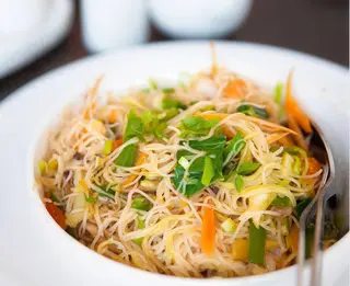 Fideos De Arroz Con Pollo