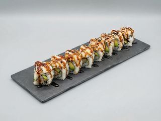California De Anguila Con Aguacate Y Salsa Anguila (8 Pzs.)