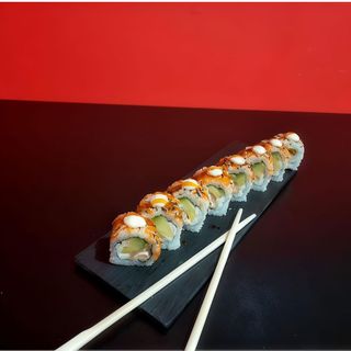 Crezy salmón roll 8 unid