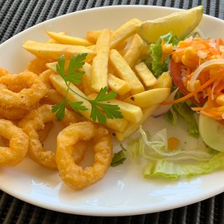 Calamares Con Papas Y Ensalada