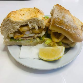 BOCATA CALAMARES ESPECIAL