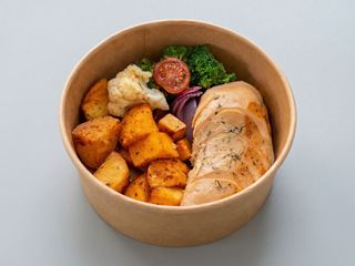 Pechuga de Pollo Cocinada a Baja Temperatura con Verduras y Patatas