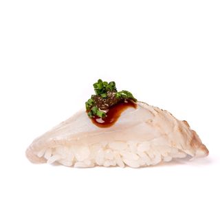 80. NIGIRI DE LUBINA FLAMEADO TRUFA  (3U)