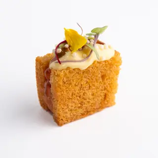 946. TOSTADA DE SALMON (4U)