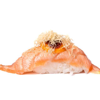 76.NIGIRI SALMON FLAMEADO PICANTE (3U)