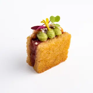 945. TOSTADA DE ATÚN (4U )