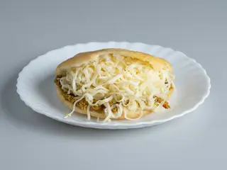 Arepa Frita De Carne Mechada Y Queso