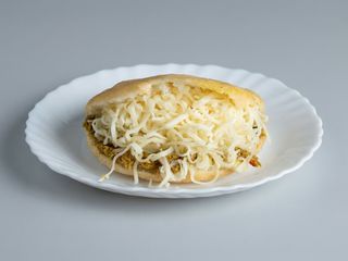Arepa Frita De Carne Mechada Y Queso