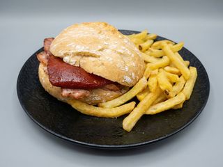 Montadito De Lomo Adobado Con Pimientos Del Piquillo