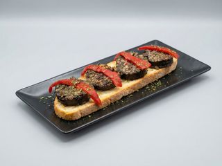 Tosta De Morcilla Con Pimientos