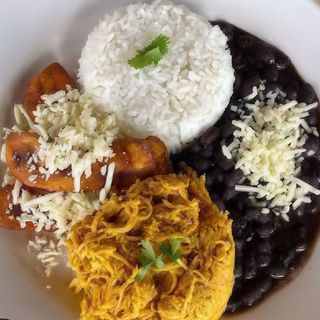 Pabellón criollo con Pollo
