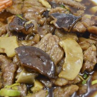 Ternera Con Bambú Y Setas Chinas