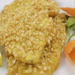 Pollo Rebozado Con Almendra Picada