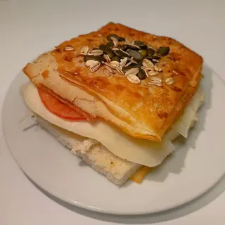 Bocadillo De Pollo Mostaza, Miel, queso curado