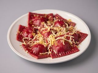 Ravioli de Remolacha,Manzana Y Nueces 