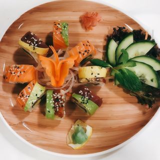 71. Uramaki Rainbow (8 Uds.)