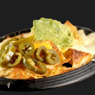 Nachos con queso y guacamole