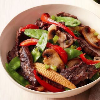 84. Mongolian Fillet Beef (sliced beef with vegetables and spicy sauce)