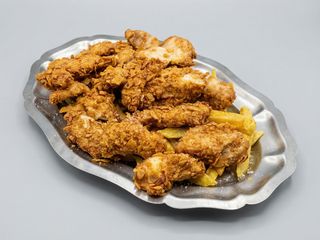 12 tiras de pollo rebozadas con salsa miel mostaza