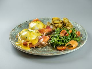 Tostada Benedict