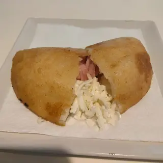 Empanada de Jamón y Queso