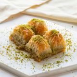 Baklawa con relleno de almendras