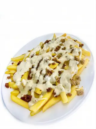 Patatas Con Carne,  Roquefort Y Salsa Pita (Ración)