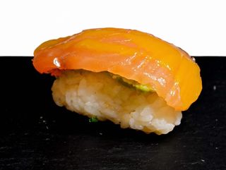 Nigiri de salmón ahumado con guacamole