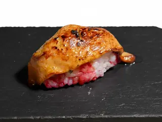 Nigiri de foie sopleteado