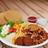 Plato Con Queso Con Pan Y Carne De Pollo