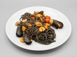 Spaghetti negro frutti di mare