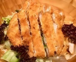 19. Ensalada con pollo empanado