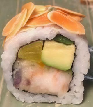 102B. Gamba con Aguacate roll(8 piezas)