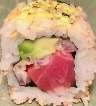 114A. Atún furikake roll (8 piezas)