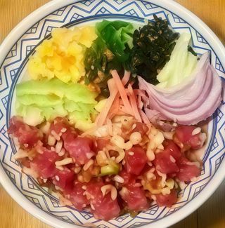 184. Atún poke bowl