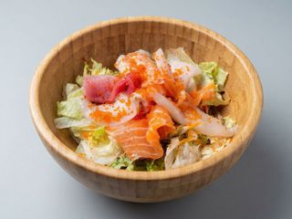 17. Ensalada de Sashimi