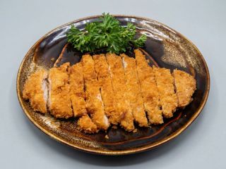 31. Pollo Empanado Frito con Salsa
