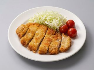 37. Cerdo Empanado Frito con Salsa