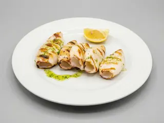 Calamars frescos amb amanida