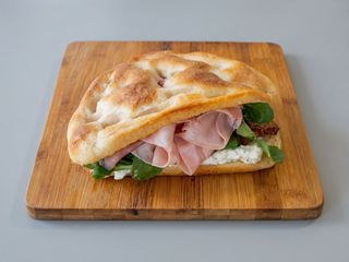 Focaccia casera jamón 