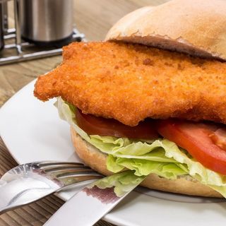 Panino milanese terneraccon patata e bebida