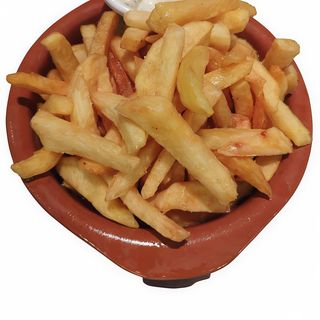 Ración De Patatas Fritas Caseras Con 2 Salsas