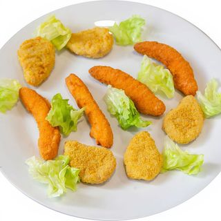 Nuggets Tutto Pollo,  Crujientes (10 unidades) Con Acompañamiento a Elegir