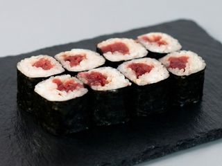 S12. Maki Atún (8 Uds.)