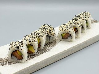 S32. Uramaki Sake Aguacate (8 Uds.)