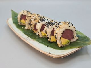 S37. Uramaki California Atún (8 Uds.)